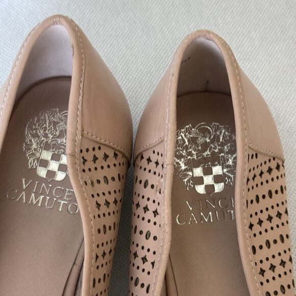 Vince Camuto Slip On Flats Sz 9M breathable cutout detail Taupe - Picture 7 of 14